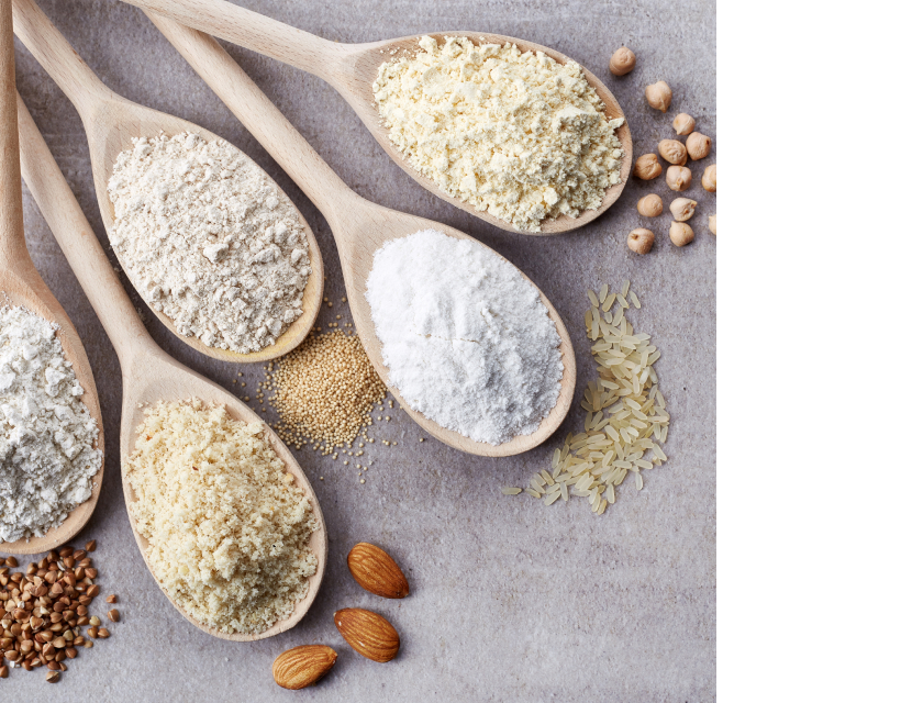 湯匙裡裝著的穀物粉，是希爾思寵物食品的其中一種原料。